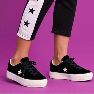 Converse Women’s One Star Black Velvet Platform Sneakers Size 8.5.